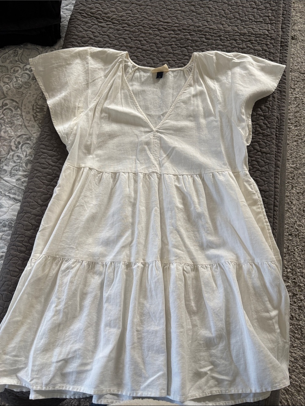 Universal Thread Cream Tiered V-Neck Casual Dress